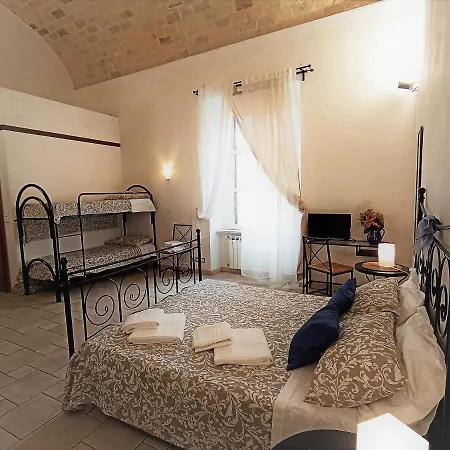 Xenia, Bed and breakfast *