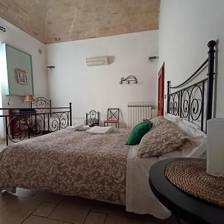 Xenia, Vasto